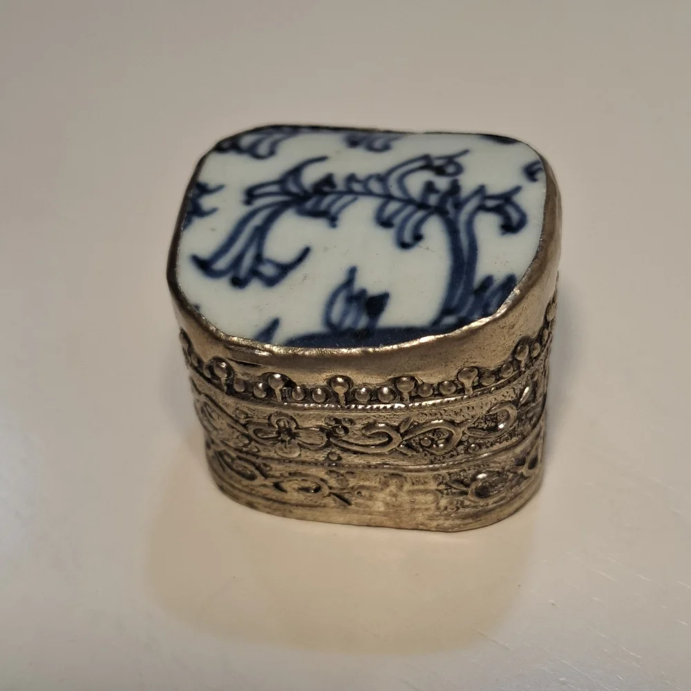 💙🍽🤍Antique Blue & White Porcelain Shard Chinese Silver Trinket Box